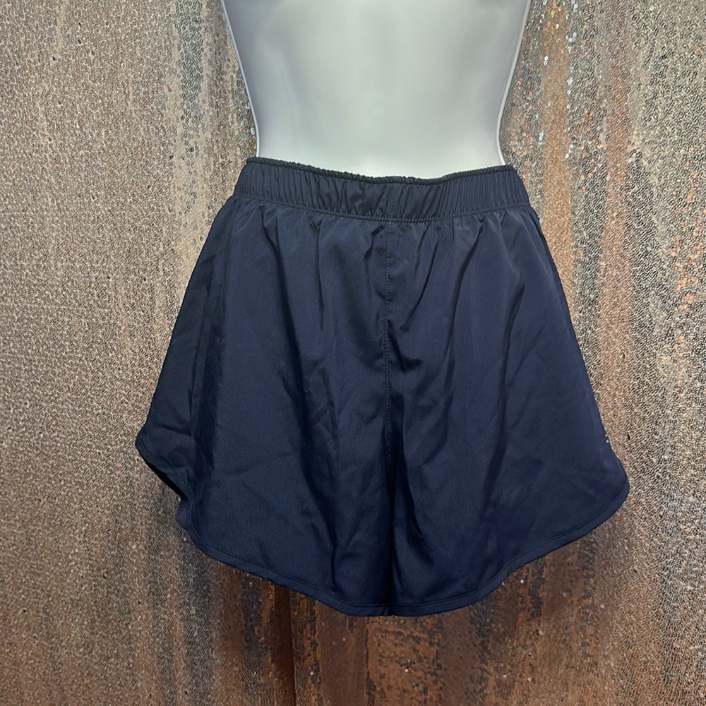 New Balance Womens s L navy blue running shorts. Has inner liner. New with tag